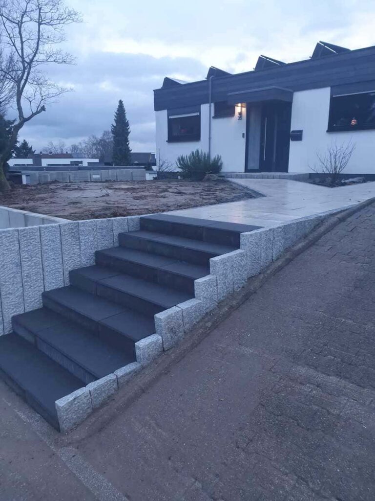 Eine Treppe aus Naturstein in Bochum gebaut